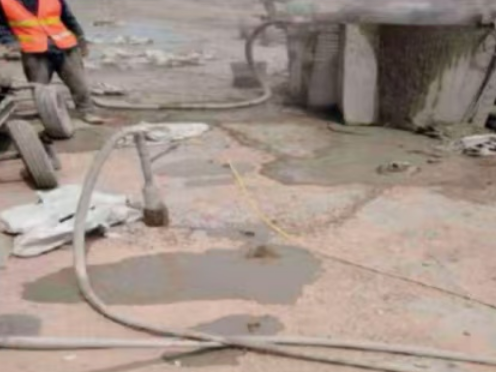 佛罗镇水泥混凝土路面板底注浆技术 路面脱空注浆整治方案